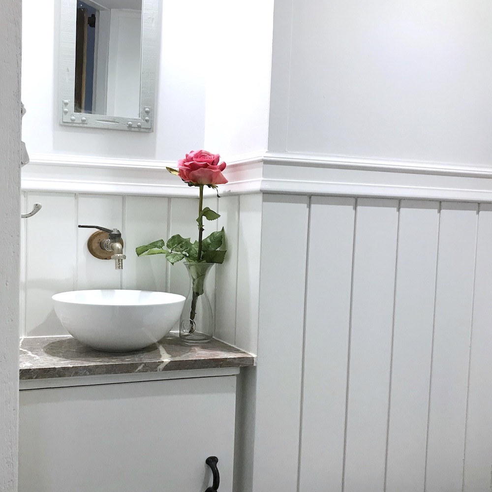 Witte Huisje fontein op toilet